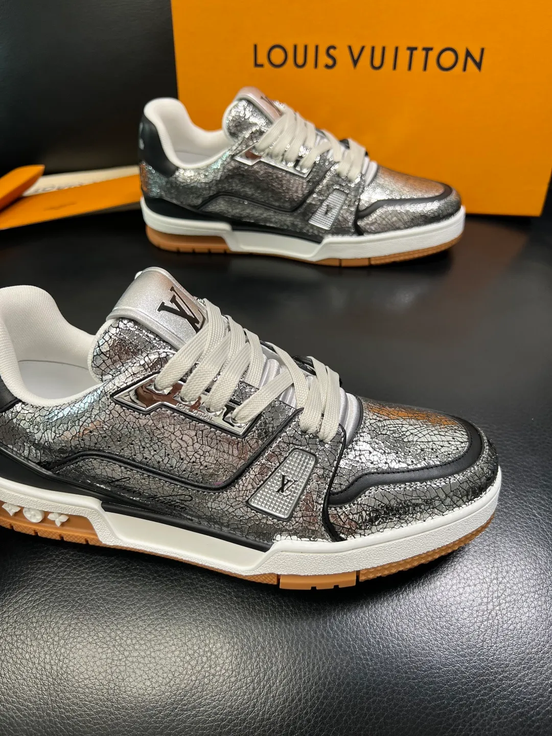 Men's shoes 💰820 Lv high quality top handicrafts Louis Vuitton, counters are equipped with the original factory, the uppers are imported from Italy, high-quality splicing colorful complex crafts, imported cowhide lining is soft and comfortable, soles: original soles specially provided by the original factory, T men's shoes 💰U exclusive movable molded soles are super comfortable, original factory single goods, code number 38-45 (customized 46)